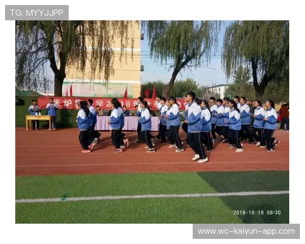 成都教师招聘考生跑步入场，校方称多场面会匆忙，成都教室招聘